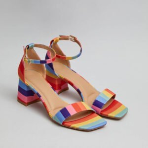 Sandalias de colores arcoíris con bolso a juego
